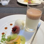 キャトルエピス - 桃のデザート