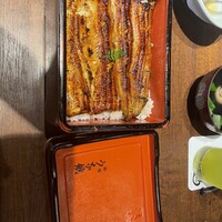 新宿うな鐵 はなれ - 厚さ、タレ、ご飯の量ちょうどよく最高でした!
                    お吸い物、漬物も拘りがありました。
                    当日は特上を注文したのですが、食べやすすぎたので二段にすればよかったと後悔してました 新宿うな鐵 はなれ - 厚さ、タレ、ご飯の量ちょうどよく最高でした!
                    お吸い物、漬物も拘りがありました。
                    当日は特上を注文したのですが、食べやすすぎたので二段にすればよかったと後悔してました