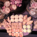 ガストロノミー ジョエル・ロブション - ワゴンの上からパンを撮影