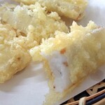 霧立亭 - 「そばかま天付きザルそば（ねむり雪そば）」の そばかま天（食べかけで失礼します）