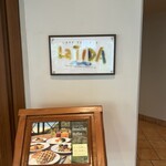 ラ・ティーダ - 入り口の看板