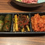 焼肉ホルモンかたひら - キムチ盛り合わせ