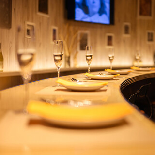 同僚との飲み会や女子会にも最適！南イタリアを感じられる店内