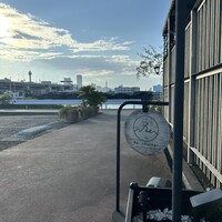 Re：Journal - 駐車場からお店へ続く道へ