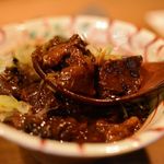 日本酒バル ゆすら堂 - 東京3大煮込みに負けない、めちゃうま濃厚牛煮込み！