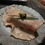 焼肉 小倉さつき - 特選サーロインの炙り肉寿司 目の前仕上げ