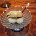 池下 成る - 白玉に醤油とアイスを添えて