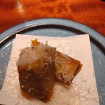 池下 成る - 太刀魚を味噌で味付けして、春巻きの皮で巻いて、油で揚げたあと、チーズを振りかけて