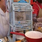 ひみつ堂 - 目の前で氷が削られていく