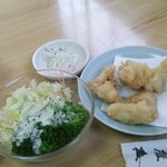 辨慶 - 追加でやってきたサラダと揚げ物と漬物