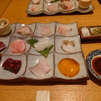 和彩厨房 KATURA - お造り10点盛り、右下は黄身の醤油漬け