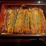 KATO'S DINING & BAR - 特上鰻重に、山椒をふりかけたものです。