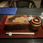 KATO'S DINING & BAR - 鹿児島県産の鰻の蒲焼と、魚沼産コシヒカリ玄米の入った重箱ならびに肝吸いの入ったお椀です。