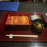 KATO'S DINING & BAR - 蓋を開けた後の鹿児島県産の特上鰻重と、肝吸いです。