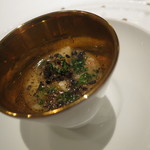 エクアトゥール - 豚足、豚スネ、胃袋とミノ、トリュフのスープ