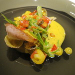 エクアトゥール - カサゴの直火焼き、ドライ・ベルモットとサフランのソース