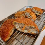 ハウスメッツガー・ハタ - メンチカツ、短角牛コロッケ