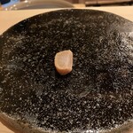 すし処 睦月 - さわらの燻しの端っこ(おまけ)