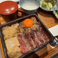 焼肉 きたん 法善寺 - 熟成イチボ肉タタキとすき焼きの合盛りのお重