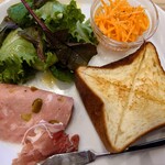 パンとエスプレッソと樹の下で - ◎◎◎トーストセット 1300円　　パン美味しくてぷくちゃんに　ほとんど　食べられました　ハム◎◎