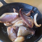 ドライブイン よしだ - イカのミミのバター醤油炒め