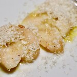 ファイ - 白桃のカルパッチョ風 ゴルゴンゾーラチーズかけ