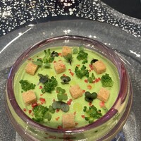 ラ ターブル ドゥ ジョエル・ロブション - 冷たい前菜1 ブロッコリー、クルトン。中にはズワイガニがたっぷり。