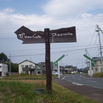 Pizzarito - 道にあるかわいい案内看板