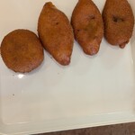 鈴木屋 - 丸いのが甘口、ラグビーボールが辛口