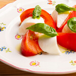 トマトとモッツァレラチーズのカプレーゼ