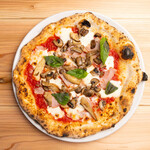 コット　エ　フンギ（キノコ、ハム、モッツァレラ）