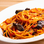 スパゲッティ ナスとモッツァレラチーズのトマトソース