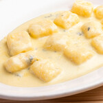 ニョッキ ４種チーズのクリームソース