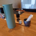 月よみ鶏そば - 卓上の調味料など