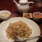 Shanghai Dining 状元樓 自由が丘店 - 生姜と海鮮チャーハン。スープ付です。