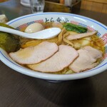 とら食堂 - 焼豚ワンタン麺大盛　煮玉子追加