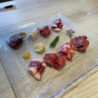 菅乃屋 銀座通り店 - 馬刺し盛合せ（8種）