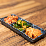 黒毛和牛ヘレ肉専門店 炭火焼肉 りきちゃん - 山芋、胡瓜、白菜のキムチ