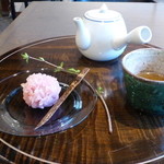 一笑 - 加賀棒茶、上生菓子セット