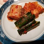 焼肉 河陽 - キムチの盛り合わせ