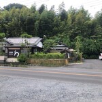 蕎麦処 みかわ - 裏手には竹林も… 繁華街ではないけど、それほど山奥な訳でもないのです