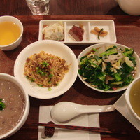 南青山エッセンス - 野菜と生湯葉の温サラダ＆雑穀米のお粥