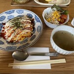 カフェ&スナック Fika - 料理写真:チーズオムライス(サラダ・スープ付き)1,100円