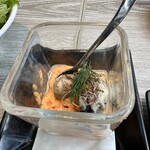 ザ オイスタールーム 名古屋ラシック店 - 牡蠣のガーリックオイルマリネと野菜のムース