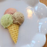 FLAT. - 【2024.08】わんこメニュー・お肉のアイスクッキー(税込330円)