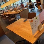 築地本願寺カフェ Tsumugi - 内観