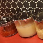 六角家1994+ - 調味料(左から辛子味噌,ニンニク,生姜)