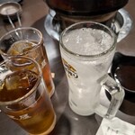 成吉思汗 大黒屋 - 私はレモンサワー(税込605円)、息子達はウーロン茶(275円)を…