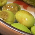 いからし - おまけで出してくれた小鉢の枝豆が香るので剥いてみると茶まめだった