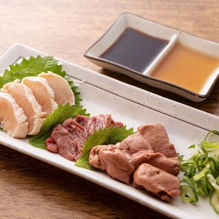 鮮度が命！確かな技術で捌く、上質な鶏の刺身を心ゆくまで